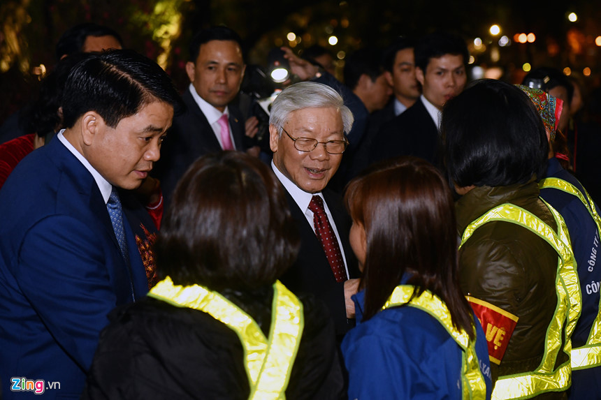 Tổng bí thư Nguyễn Phú Trọng chúc Tết người dân ở phố đi bộ